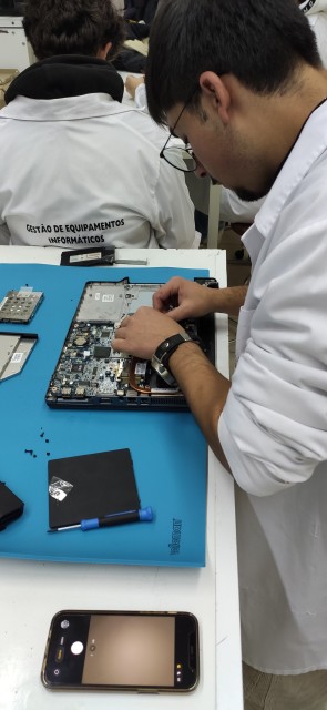 Manutenção Avançada de Portáteis no curso de gestão de Equipamentos Informáticos (GEI)