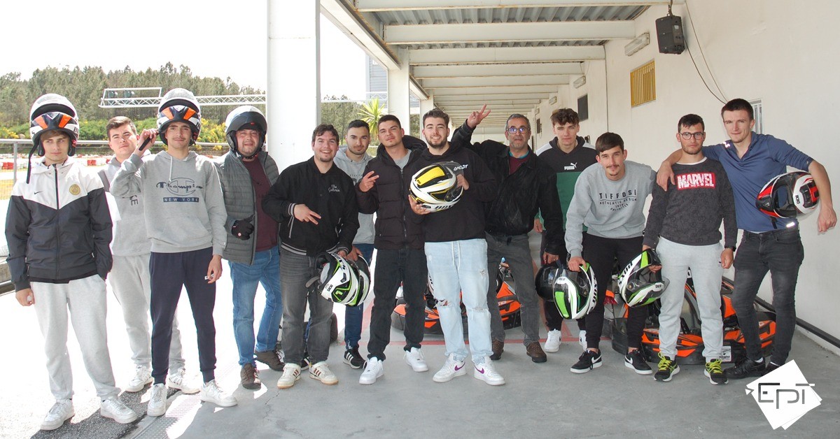 Alunos de Mecatrónica Automóvel visitam cartódromo de Vila Nova de Paiva